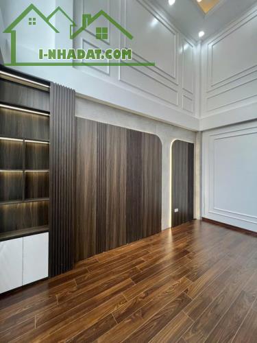 🏡 Nhà Đẹp - Thang Máy - Nguyên Hồng - Ba Đình 📏 Diện tích: 46m² 🏢 6 tầng 💰 Giá: 9,9tỷ - 2