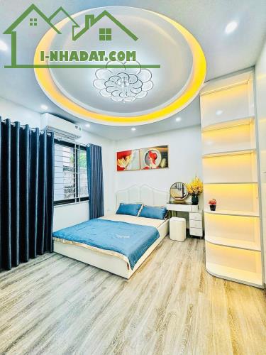BÁN NHÀ HÀO NAM 73M2, 4 TẦNG, 7 PHÒNG, MT 4M, SÂN CỔNG RIÊNG ĐỂ XE, GIÁ NHỈNH 8 TỶ