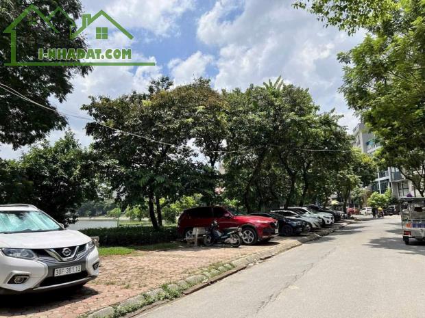 Bán Tòa nhà 9 tầng Mặt hồ Ba Trung tâm Đống Đa, view hồ - Giá trị của đẳng cấp