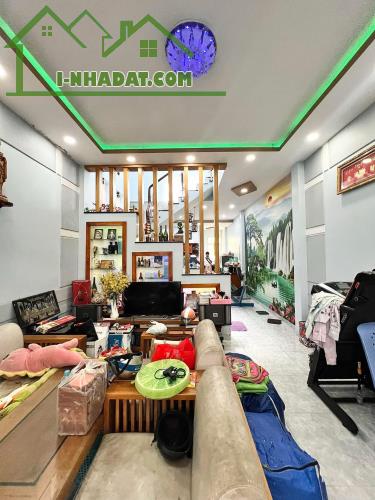 Bán nhà mặt tiền quận Phú Nhuận gần Huỳnh Văn Bánh, 9.x Tỷ,4 Tầng,DT 3.8x16,Spa/VPCTy