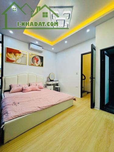 BÁN NHÀ PHỐ HÀO NAM 32M2, 4 TẦNG, 3 NGỦ, NGÕ NÔNG, TRƯỚC NHÀ BA GÁC ĐỖ CỬA, NHỈNH 5 TỶ