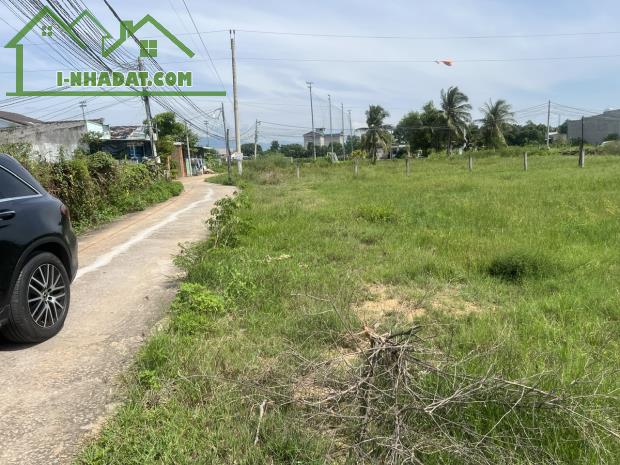 Bán gấp 1950m2 đất đối diện UBND xã Phong Nẫm cách TT Phan Thiết 2km. Lh:0963717279