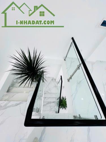 Bán Nhà Mặt Tiền Đường Nguyễn Thái Bình, Phường 4, Quận Tân Bình, 64m2, Ngang 5,5m - 5