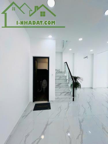Bán Nhà Mặt Tiền Đường Nguyễn Thái Bình, Phường 4, Quận Tân Bình, 64m2, Ngang 5,5m - 3