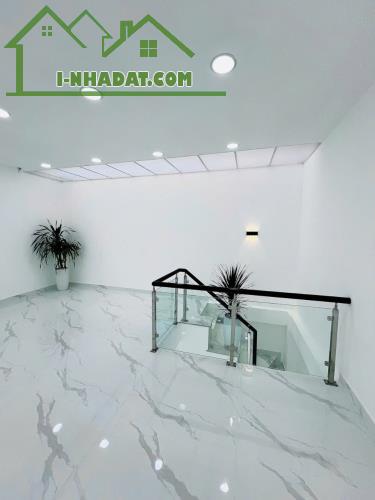 Bán Nhà Mặt Tiền Đường Nguyễn Thái Bình, Phường 4, Quận Tân Bình, 64m2, Ngang 5,5m