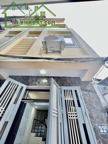 Bán nhà mới đẹp ở sát cầu Hữu Hòa, Thanh Trì. + Diện tích: 40m², 4,5 tầng, thiết kế đẹp