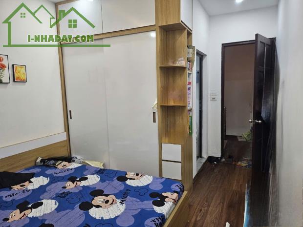 Bán gấp nhà 23m Giáp Bát, Hoàng Mai, 4 tầng ,3 ngủ, gần ô tô. Ở Luôn. Gis 4.7 tỷ - 2