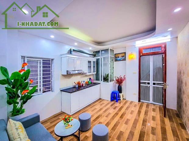 Chỉ hơn 4 tỷ, nhà quận Hoàng Mai 31m2, 4T đầy đủ công năng mấy bước chân ra mặt phố, có sổ - 1