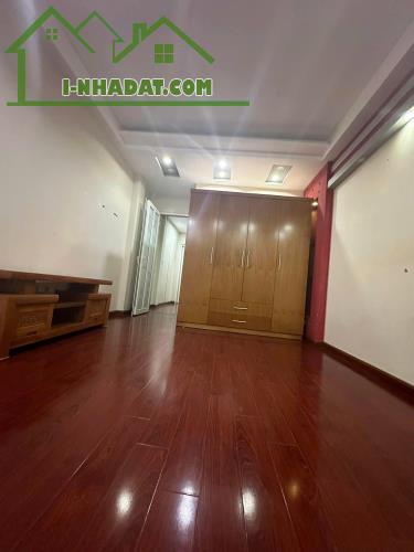 MẶT NGÕ 79 CẦU GIẤY Ô TÔ - KINH DOANH ĐỈNH - NHÀ ĐẸP Ở LUÔN
Dt 46m2 5 tâng mt 3.6m Giá - 1