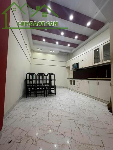 MẶT NGÕ 79 CẦU GIẤY Ô TÔ - KINH DOANH ĐỈNH - NHÀ ĐẸP Ở LUÔN
Dt 46m2 5 tâng mt 3.6m Giá - 3