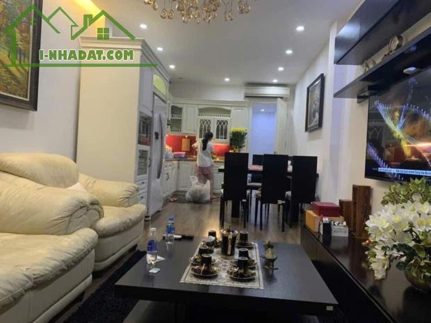 SIÊU PHẨM MẶT PHỐ TRẦN QUANG DIỆU - VỈA HÈ - KINH DOANH ĐỈNH
Dt 43m2 6 tầng mt 3.3m Giá - 2