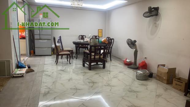 Đắc địa ! Bán nhà mặt đường Nguyễn Văn Cừ - 90m2, 6 tầng thang máy - Mt 7m - Ngay ngã tư - 3