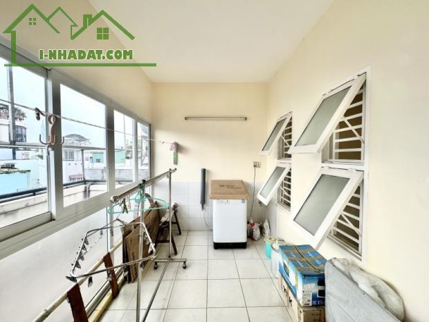 NGAY CHỢ BÀ CHIỂU - HẺM XE HƠI THẲNG 1 TRỤC - LÔ LÓC THÔNG THOÁNG - NGANG GẦN 5M CHỈ 10.X