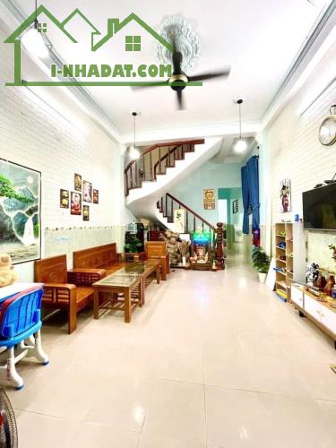 NHÀ ĐẸP - DT:  90M2 - ÔTÔ ĐỖ NGAY PHÒNG KHÁCH - TRUNG TÂM THANH KHÊ   *** Giá:3,75 t Lh:09