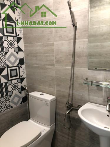 Nhà cho thuê 273 /6 Nguyễn Đình Chiểu, 3 lầu, 3wc, sân thượng - 2