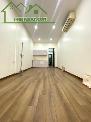 CCMN 9 PHÒNG CHO THUE 40tr/ THÁNG , Ô TÔ 30m,  FULL NỘI THẤT. MỸ ĐÌNH. 41m².5 tầng.Giá 8.x