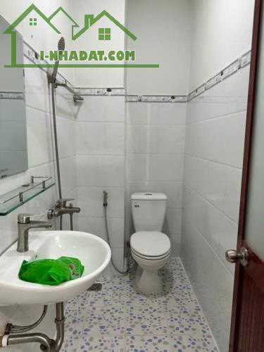 MẶT TIỀN KD NGUYỄN VĂN QUÁ, Q12 - 4 TẦNG, 7PN, 6WC GIÁ NHĨNH 12 TỶ - 4