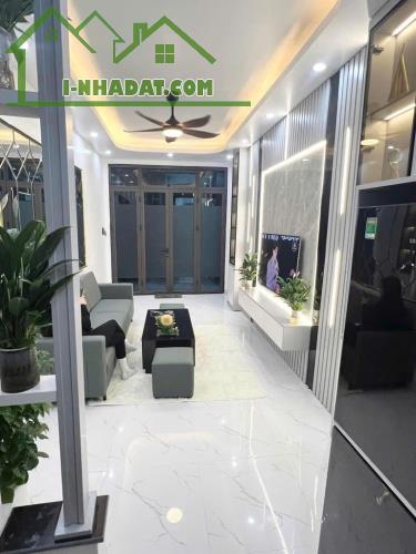 Bán Nhà Đẹp Khu Yên Hòa, Cầu Giấy – 40m², 5 Tầng, 4 Phòng Ngủ, Ngõ Nông, Gần Phố, Chỉ Hơn - 2