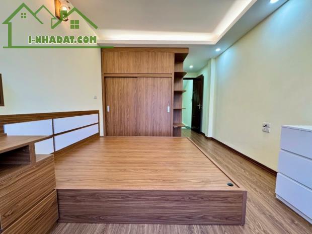 Bán nhà Đàm Quang Trung,Long Biên 5 tầng,30m oto đỗ cổng nhỉnh 5 tỷ