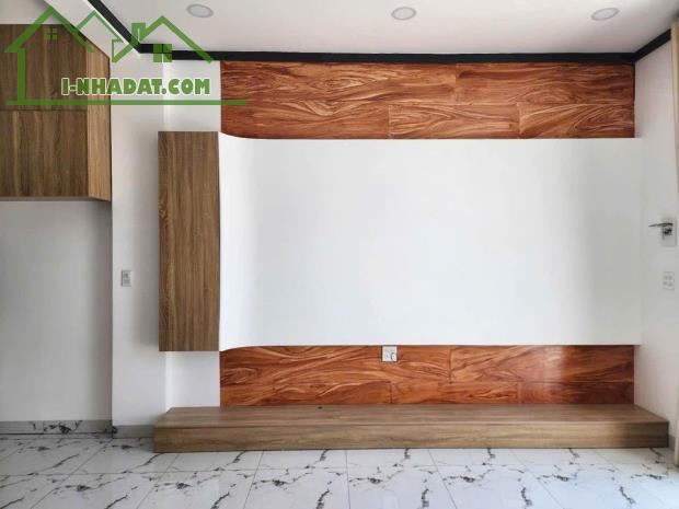 Bán Gấp Nhà Lầu 90m² - Tặng Bộ Nội Thất Cao Cấp - Chuyển Công Tác Ra Hà Nội - Chỉ cần than