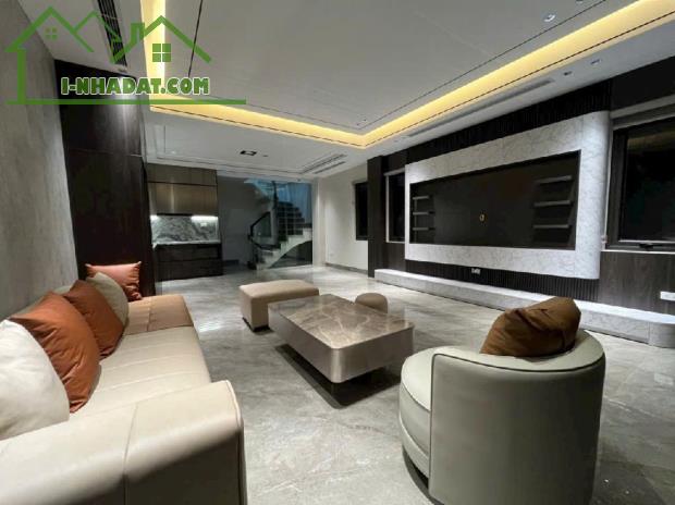 +Thanh Am  -Thượng Thanh-Long Biên. +Diện Tích 50.5/75 M2 +6 Tầng. +Mặt tiền 4.5M  +Giá ch