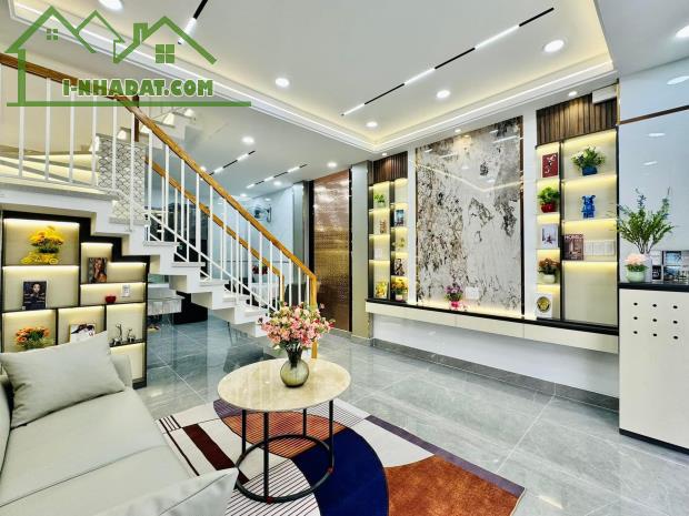 Bán nhà 2 lầu ở Nguyễn Đình Chiểu, Phường 4, Quận 3, Gần chợ Vườn Chuối. Giá 2ty890 - 4