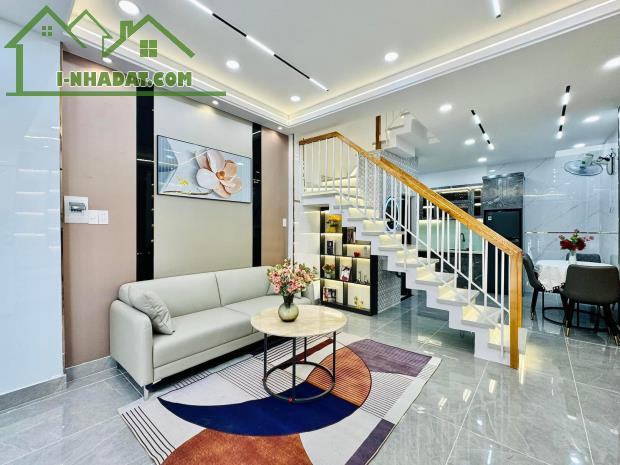 Bán nhà 2 lầu ở Nguyễn Đình Chiểu, Phường 4, Quận 3, Gần chợ Vườn Chuối. Giá 2ty890 - 1