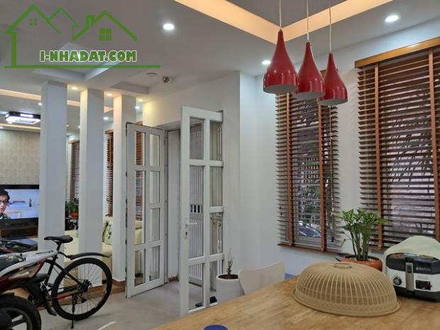 Bán Nhà cực đẹp, mặt tiền rộng, ô tô, KD, Nguyễn Phúc Lai, Đống Đa 80m2, giá 22 tỷ - 1