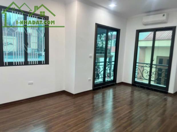 Bán Nhà Đang Xây Có Thang Máy Ở Cầu Đơ,Ngõ Thông,Rộng.Ô Tô Lùi Cửa,Gía 7.8Tỷ Có TL