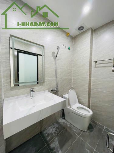 nhà Tân Mai,sổ đỏ riêng , DT 33 m2, 4 tầng ,giá nhỉnh 5 tỷ