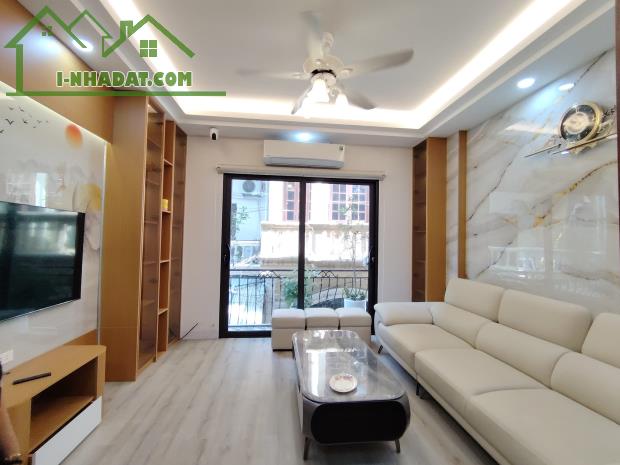 Bán nhà phố Bồ Đề, Long Biên, 48m2, Gần Hồ, Oto vào nhà. Full Nội Thất - 3