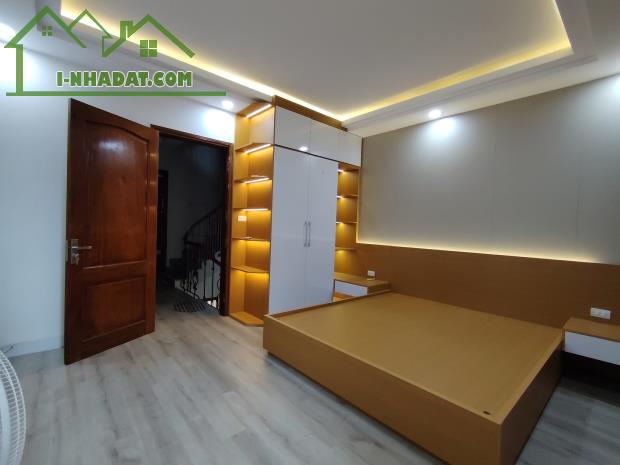 Bán nhà phố Bồ Đề, Long Biên, 48m2, Gần Hồ, Oto vào nhà. Full Nội Thất