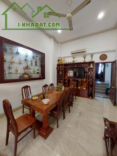 Nhà bán mặt tiền KDC Cao Lỗ, Phường 4, Quận 8 ngay trung tâm thương mại Quận 8.