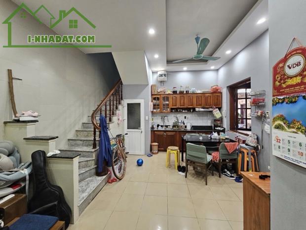 🏠Siêu phẩm Nhà mặt đường đê la thành, lô góc 2 mặt thoáng .DT:33m-5T-MT,5m, Giá chỉ  7.3