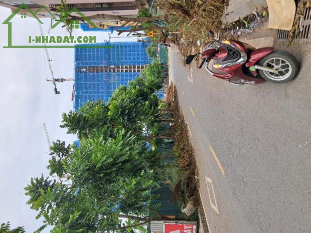 Bán nhà C4 ngõ 268 Ngọc Thuỵ, 71m x 4,1m cách 1 nhà ra oto tránh, hơn 8 tỷ có TL. LH - 1