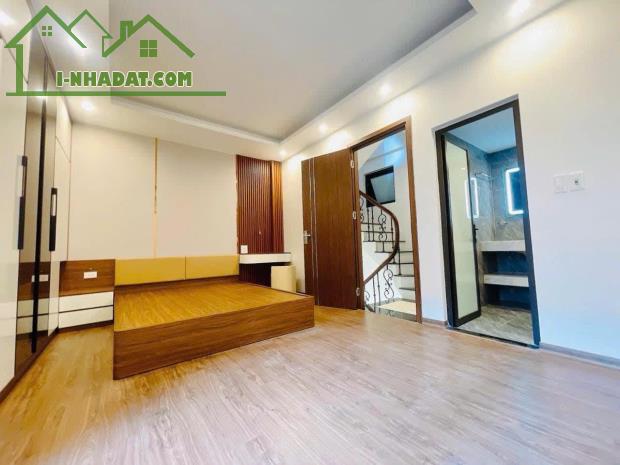 Bán Nhà Phố Dương Văn Bé, 5 Tầng, Cách Phố Chỉ 30m, Full Nội Thất.