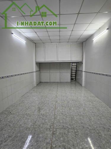 Bán nhà Bình Tân, đường Lê Đình Cẩn, 65m2, hẻm xe tải, mặt tiền kinh doanh, chỉ nhỉnh 2 tỷ