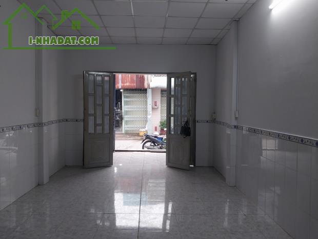 Bán nhà Bình Tân, đường Lê Đình Cẩn, 65m2, hẻm xe tải, mặt tiền kinh doanh, chỉ nhỉnh 2 tỷ - 1