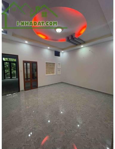 BÁN NHÀ SÁT TÊN LỬA ĐƯỜNG 12M 100m2 4TẦNG 4PN DÒNG TIỀN 30TR/T 11 TỶ - 2
