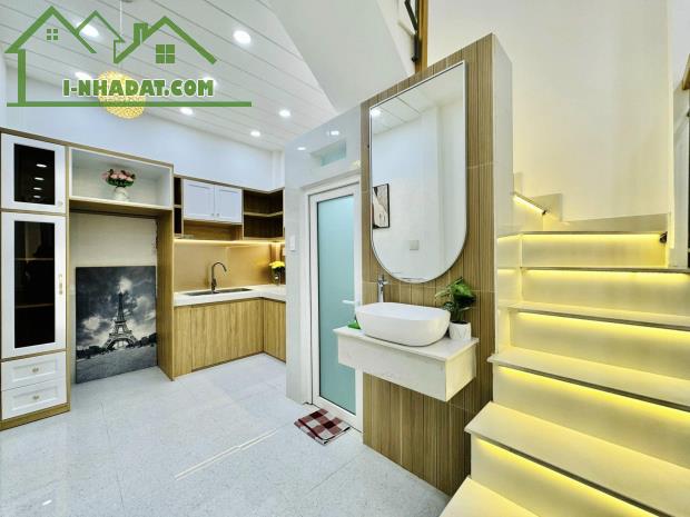 Bán nhà 2 lầu ở 15B Lê Thánh Tôn, Phường Bến Nghé, Quận 1. Gần Nhi Đồng 2. Giá 3ty150 TL - 3