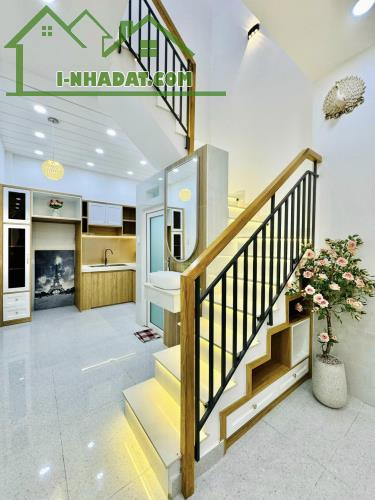 Bán nhà 2 lầu ở 15B Lê Thánh Tôn, Phường Bến Nghé, Quận 1. Gần Nhi Đồng 2. Giá 3ty150 TL - 4