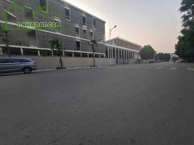 GIÁ SIÊU RẺ !!! BÁN ĐẤT TỔ 18 NGỌC THỤY 160M, OTO VÀO ĐẤT, GIÁ CHỈ HƠN 10 TỶ CHÚT XÍU.