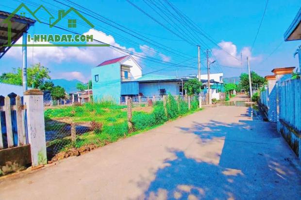 Lô đất 160m2 đất ở hoàn toàn, trục chính đối diện Uỷ Ban đi vào