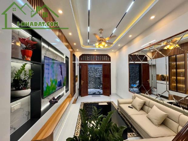 CẦU GIẤY FULL NỘI THẤT  DÂN XÂY - GẦN PHỐ -38M2 , 4 T, TẦM TIỀN GIỜ KHÔNG CÓ NHÀ BÁN TẠI C