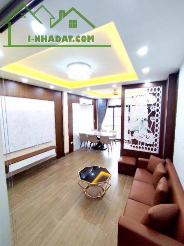 Bán Nhà Phân Lô Ô Tô Vào Nhà - Phố Giải Phóng, 8 Tầng Thang Máy, MT 7.8m, DT 67m² - View