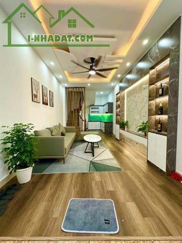 Chính chủ bán nhà tại Đường Minh Khai, HBT, Hà Nội, cạnh Time City, DT 31m2,/38 m giá - 3