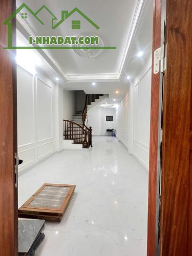 BÁN NHÀ TT NHỔN 42m2 MT 4,2m OTO ĐỖ CỬA