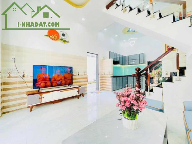 4.3 TỶ CĂN GÓC HẺM OTO 6M GẦN EMART 2 - NGANG RỘNG 4.2 - 5