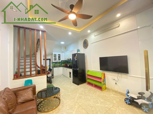 BÁN NHÀ ĐÌNH THÔN - VỪA Ở VỪA SINH LỜI .Dt43m² ×4 tầng. MT 5,3m. Giá 8 tỷ. Lh 0876196866,