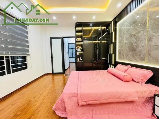 Vip! Phố  Nguyễn Trãi, lô góc 3 mặt thoáng,mới full nội thất ,dt 50m*5t, mt 4m - 2